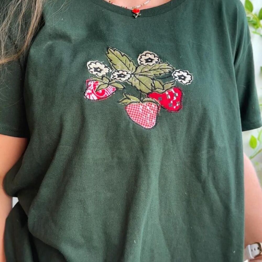 NWT 100% Cotton Patchwork Embroidered Strawberry Plant Forest Green Tee